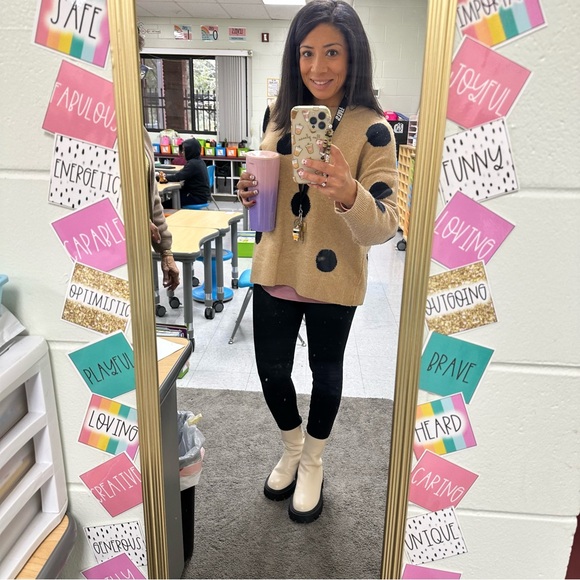 Meet your Posher, Jovani - Picture 1 of 2